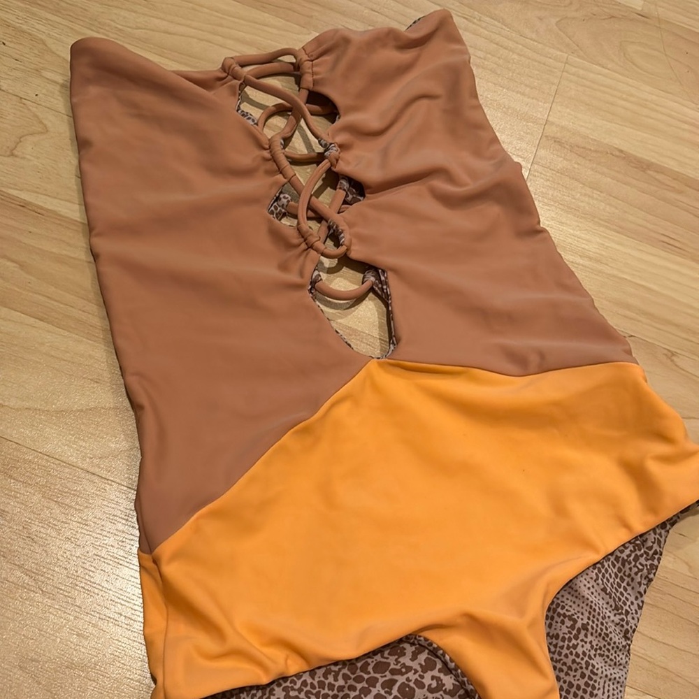 Acacia Bronx one piece
